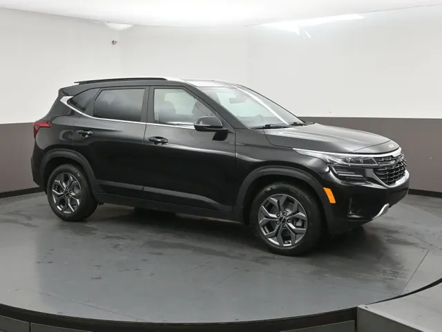 Used 2024 Kia Seltos EX AWD