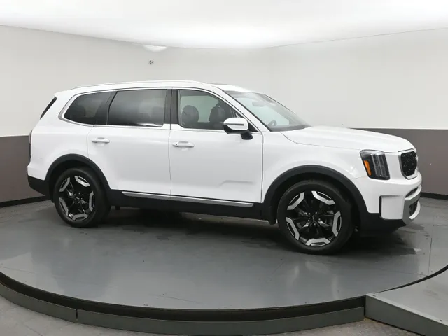 Used 2025 Kia Telluride One Owner & Fully Certified + 5000 lbs. Towing *** CPO Rates Available***
