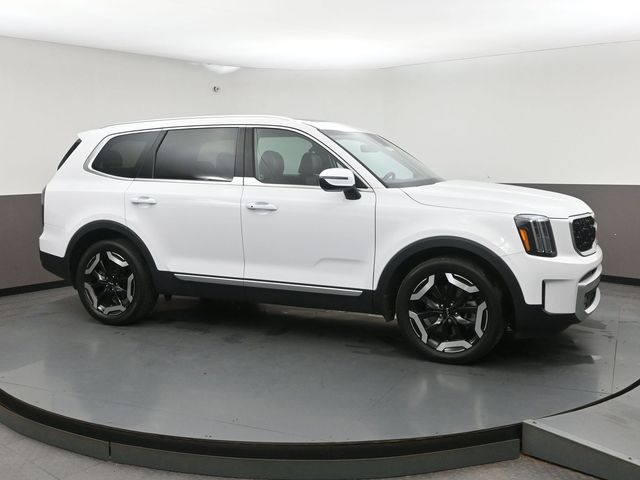 Used 2025 Kia Telluride One Owner & Fully Certified + 5000 lbs. Towing