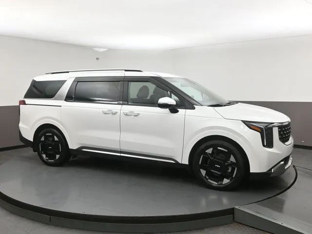 Used 2026 Kia Carnival One Owner & Fully Certified + ***CPO Rates Available***